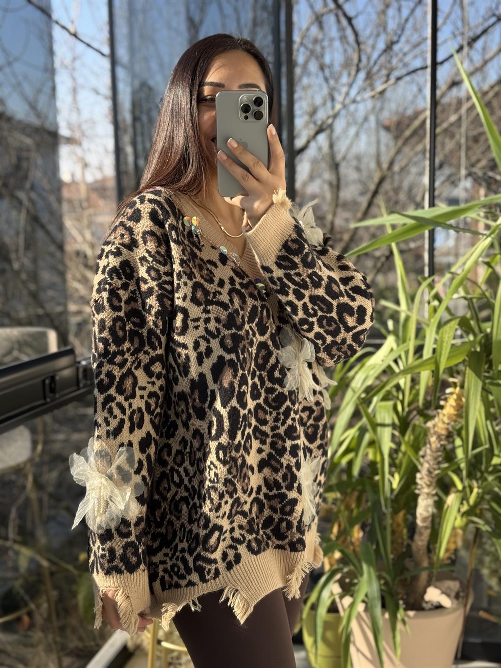 İthal V Yaka Çiçek Detaylı Kazak Leopar