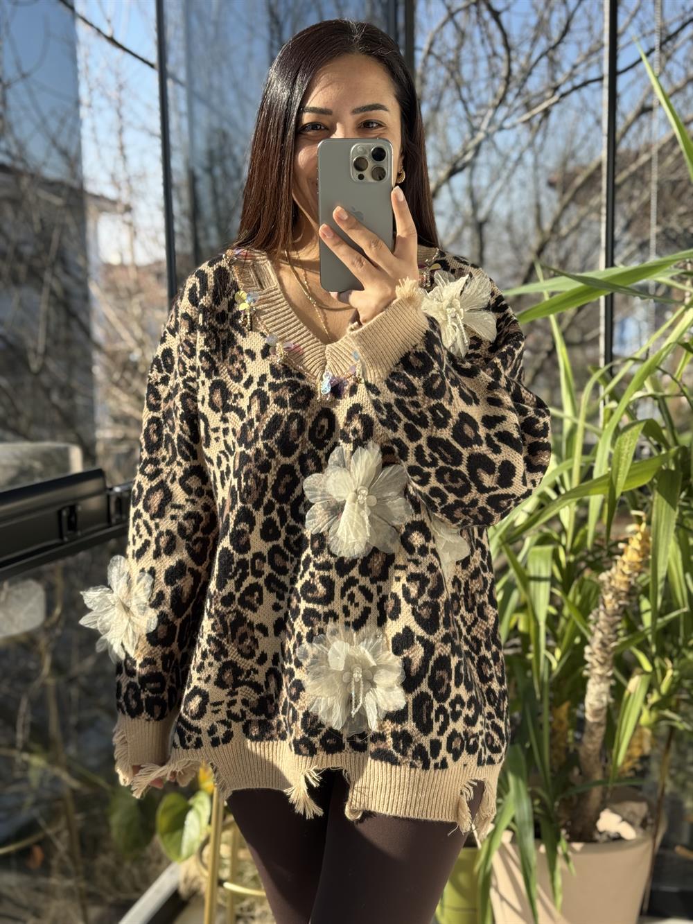 İthal V Yaka Çiçek Detaylı Kazak Leopar