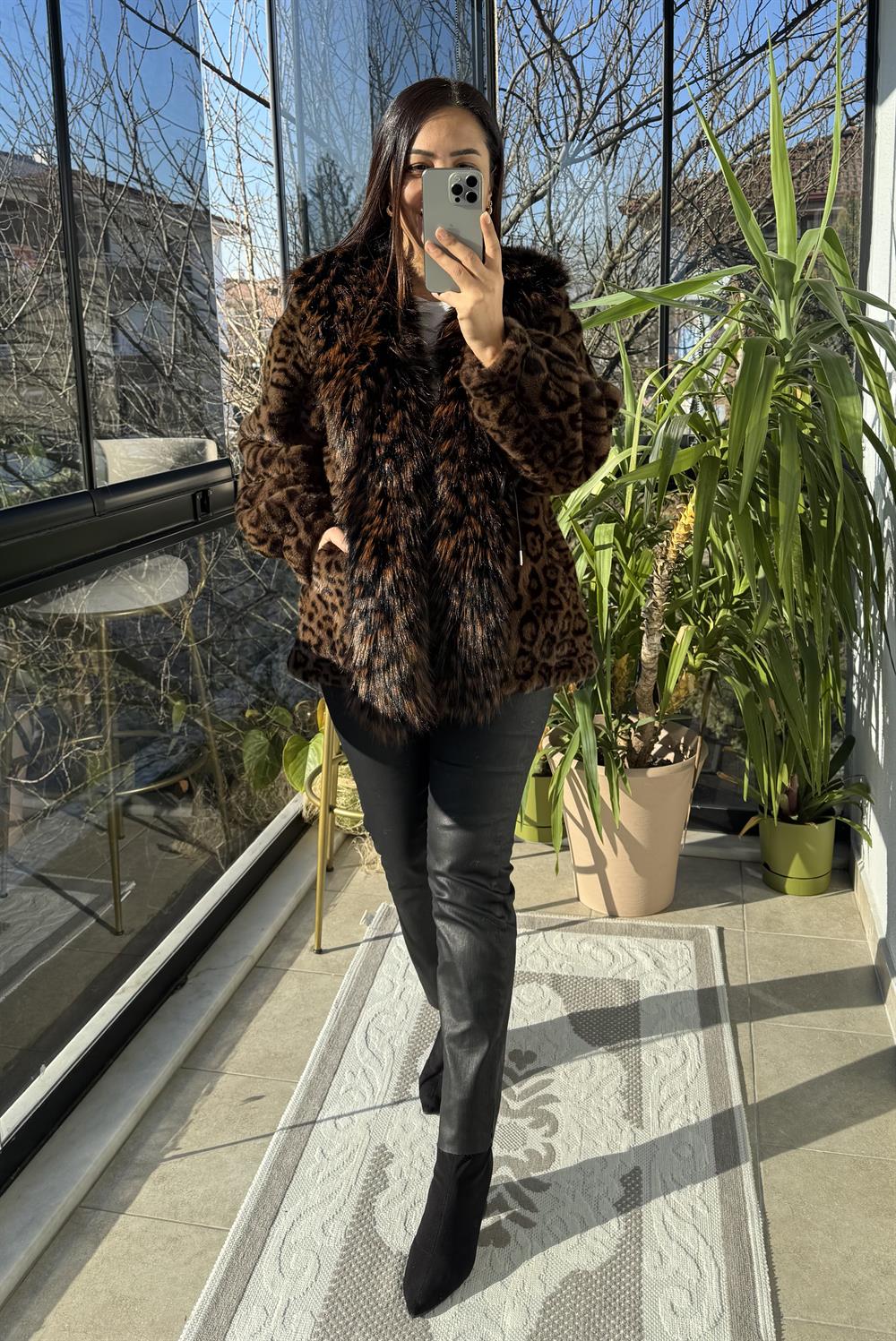 İthal Yaka Detaylı Leoparlı Kürk Kahve