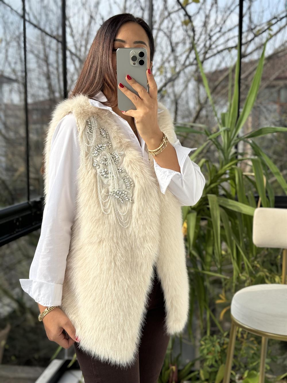 İthal Yakası Sallantılı Boncuklu Kürk Yelek Bej