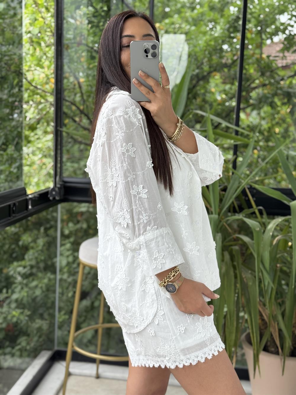 Kabartmalı Çiçekli Şortlu Takım Beyaz