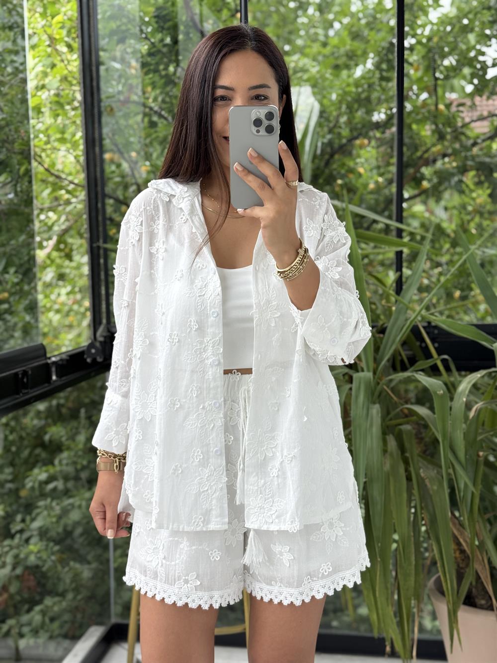 Kabartmalı Çiçekli Şortlu Takım Beyaz