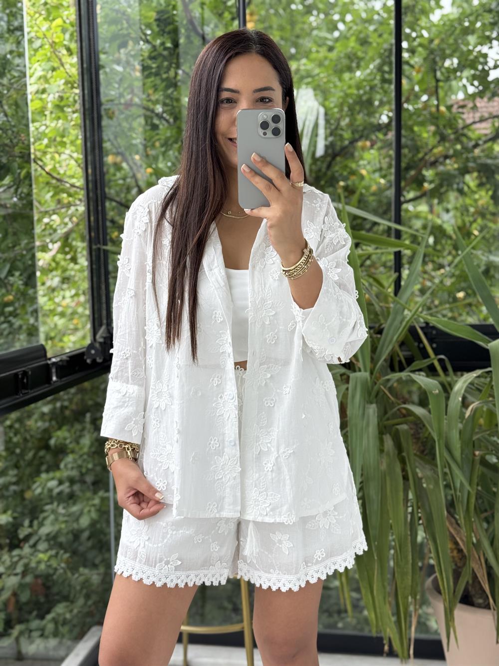 Kabartmalı Çiçekli Şortlu Takım Beyaz