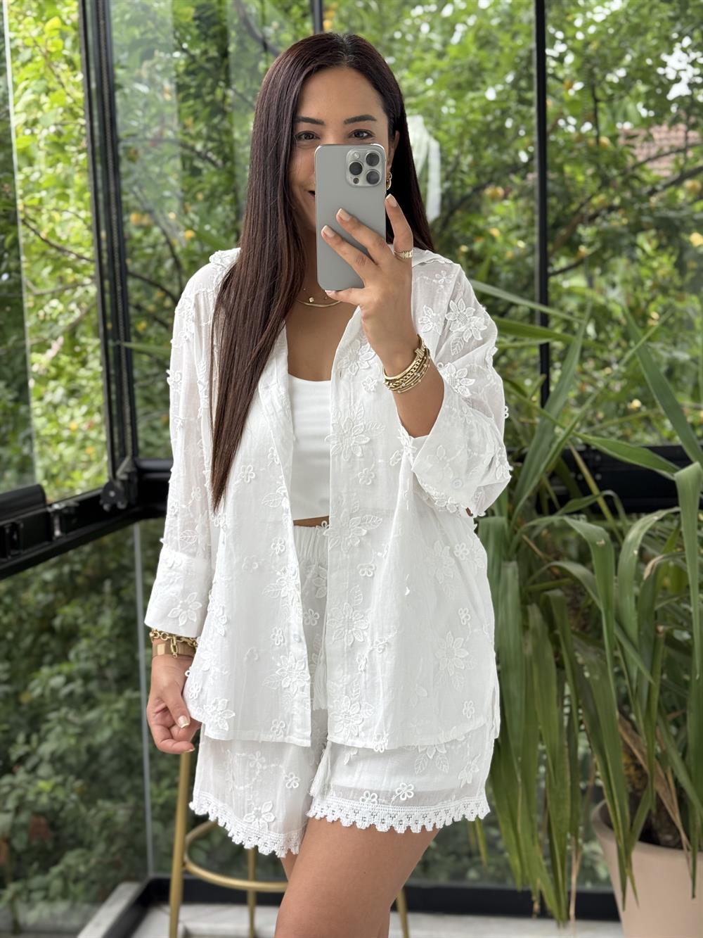 Kabartmalı Çiçekli Şortlu Takım Beyaz