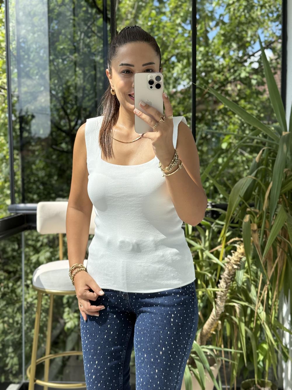 Kare Yaka Atlet Beyaz