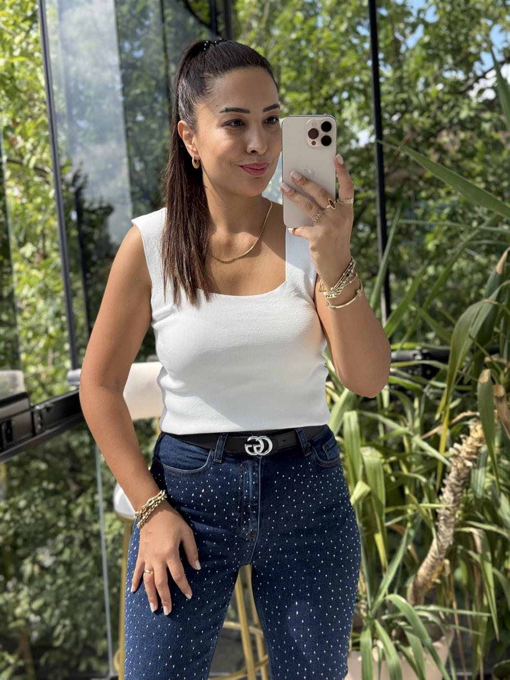 Kare Yaka Atlet Beyaz