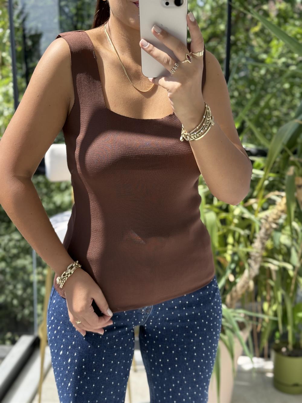 Kare Yaka Atlet Koyu Kahve