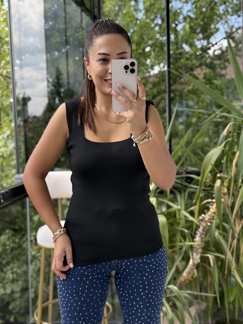 Kare Yaka Atlet Siyah