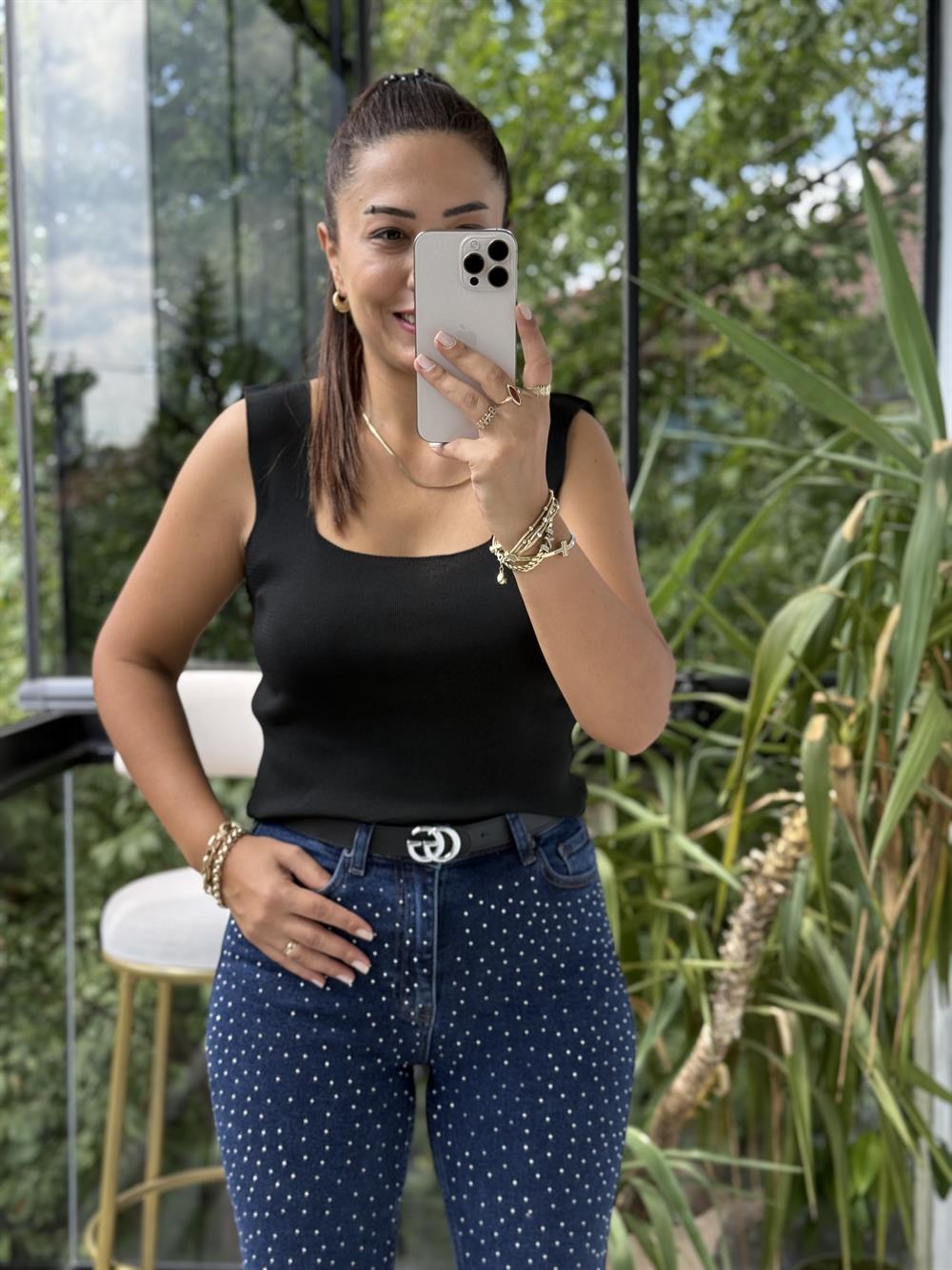 Kare Yaka Atlet Siyah