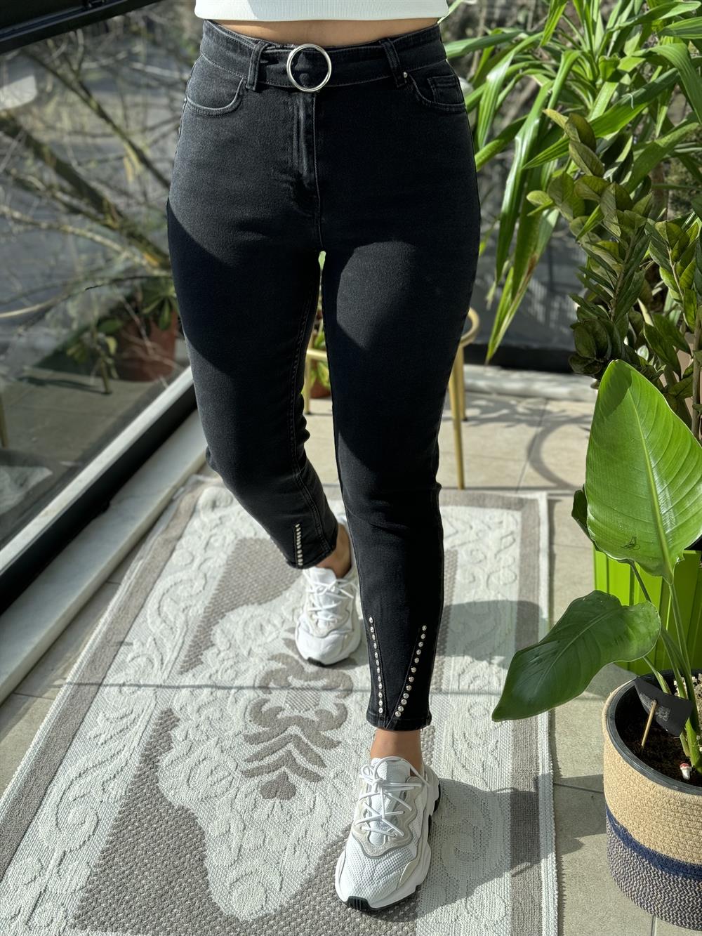 Kemerli Paça Detaylı Mom Jean Füme