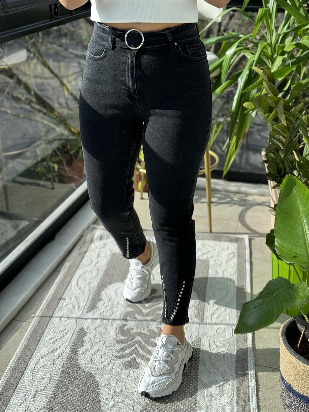 Kemerli Paça Detaylı Mom Jean Füme