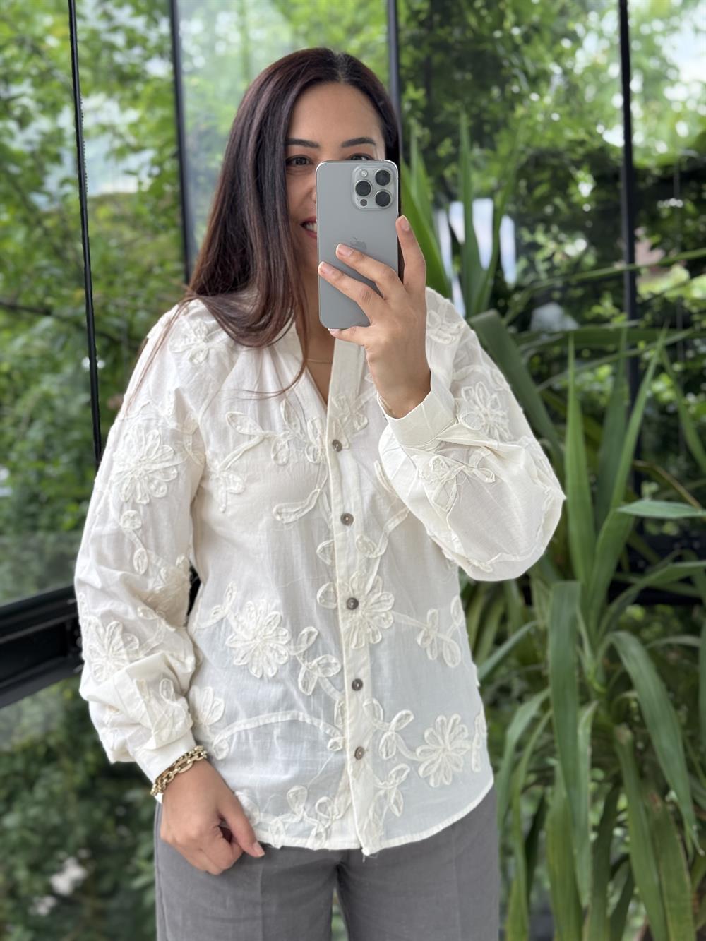 Kendinden Çiçekli Gömlek bej