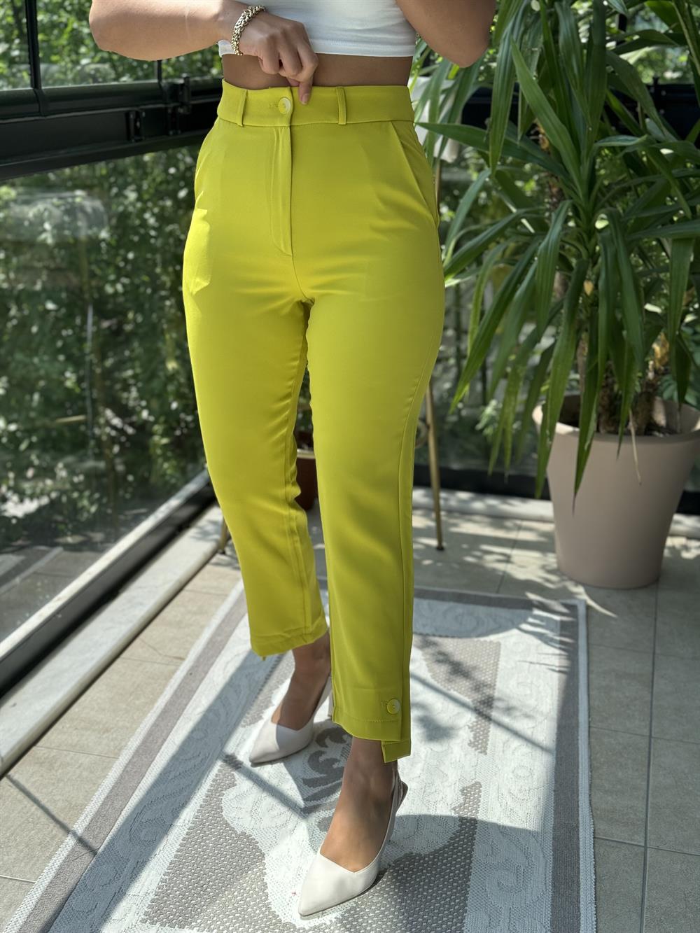 Kivi Paçası Düğmeli Havuç Kumaş Pantolon