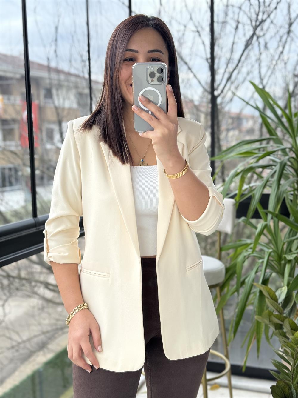 Kolu Kat Detaylı Blazer Ceket Krem