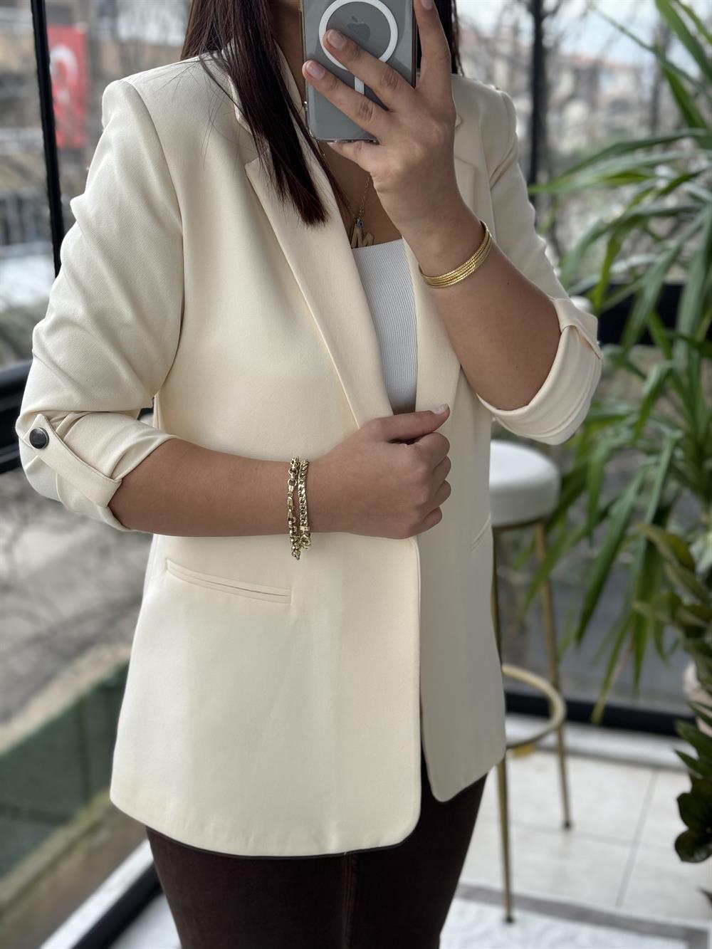 Kolu Kat Detaylı Blazer Ceket Krem