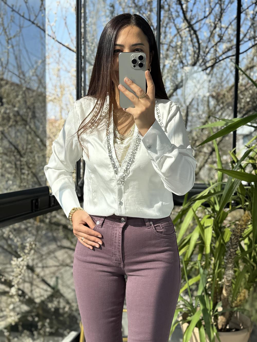 Kolye Detaylı Gömlek Beyaz