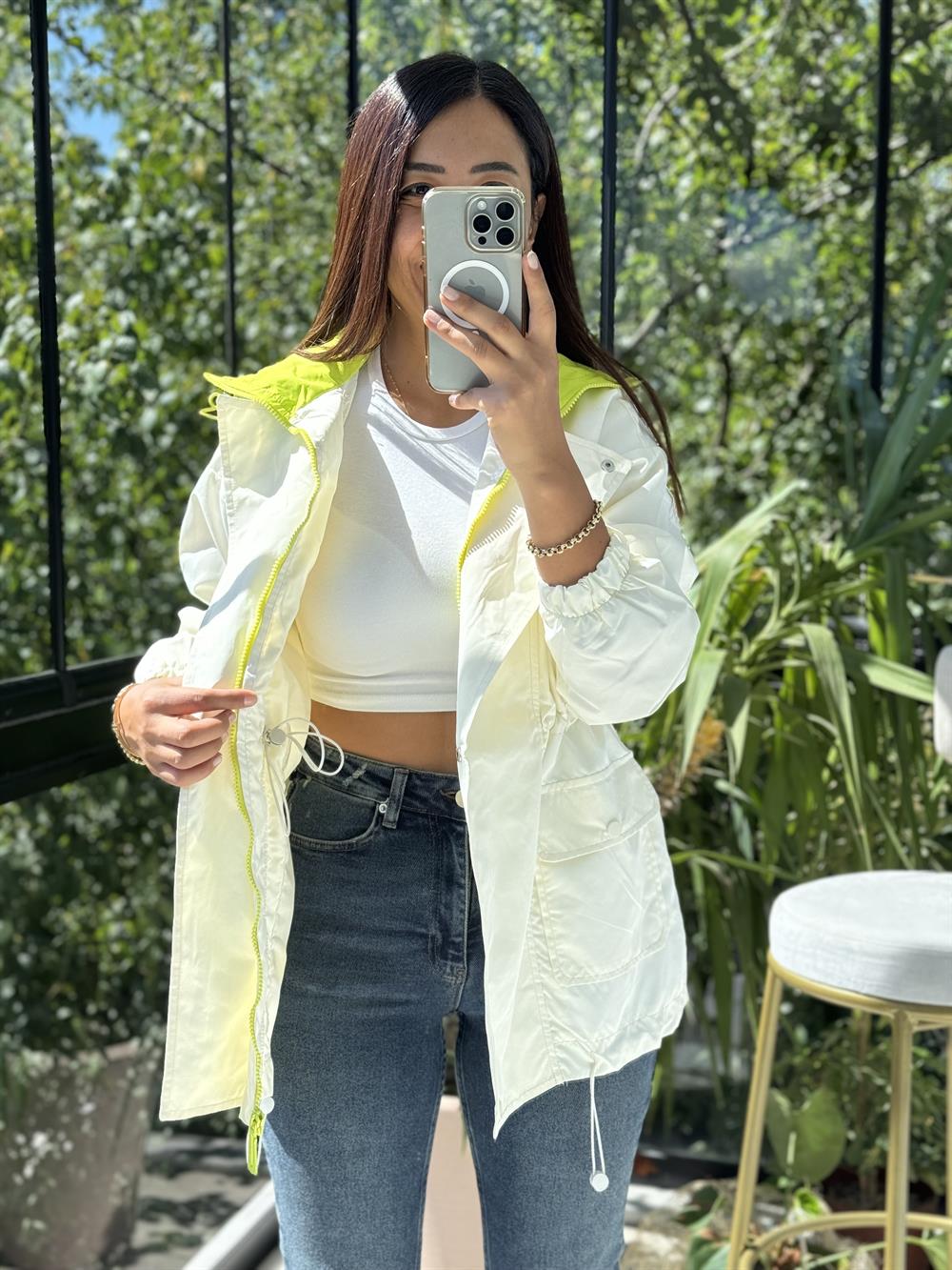 Kontrast Yakalı Yağmurluk