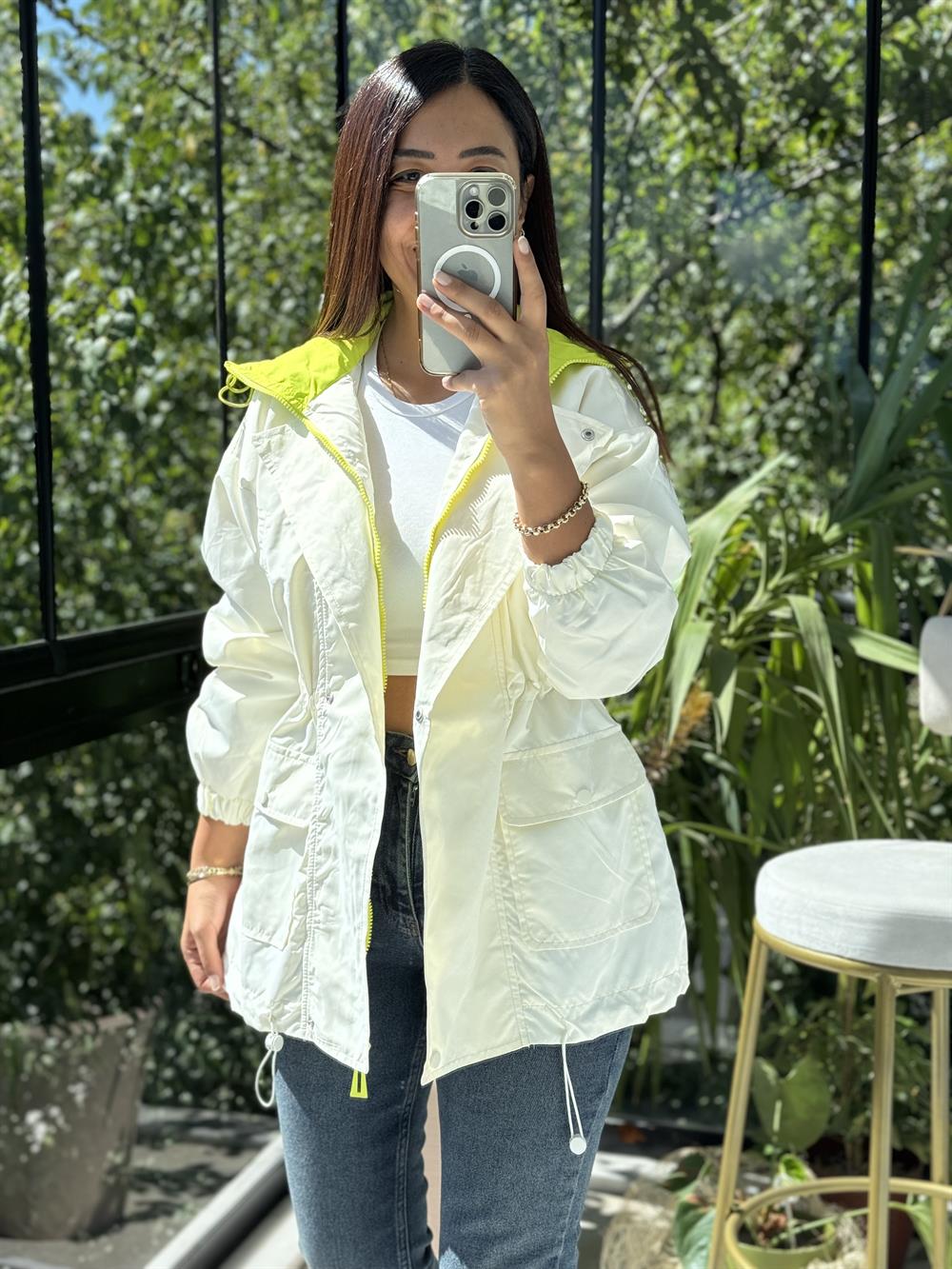 Kontrast Yakalı Yağmurluk