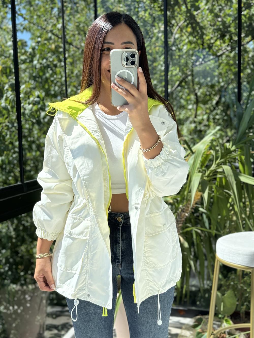 Kontrast Yakalı Yağmurluk