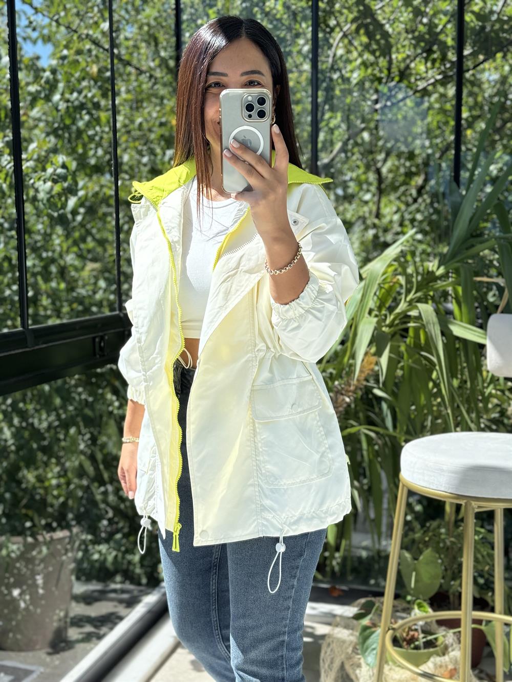 Kontrast Yakalı Yağmurluk