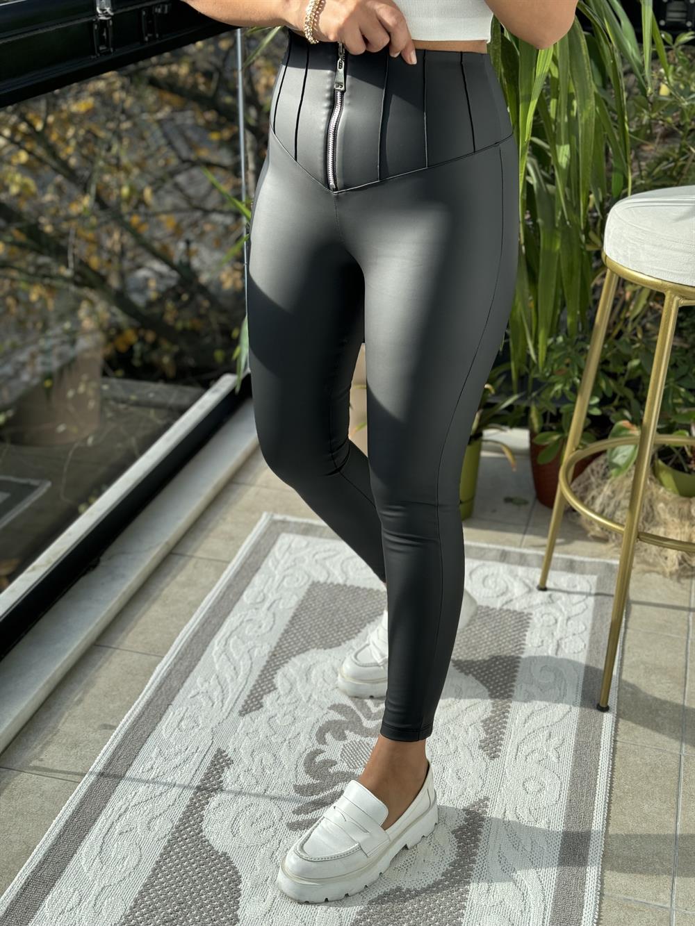 Nervürlü Mat Deri Tayt Siyah