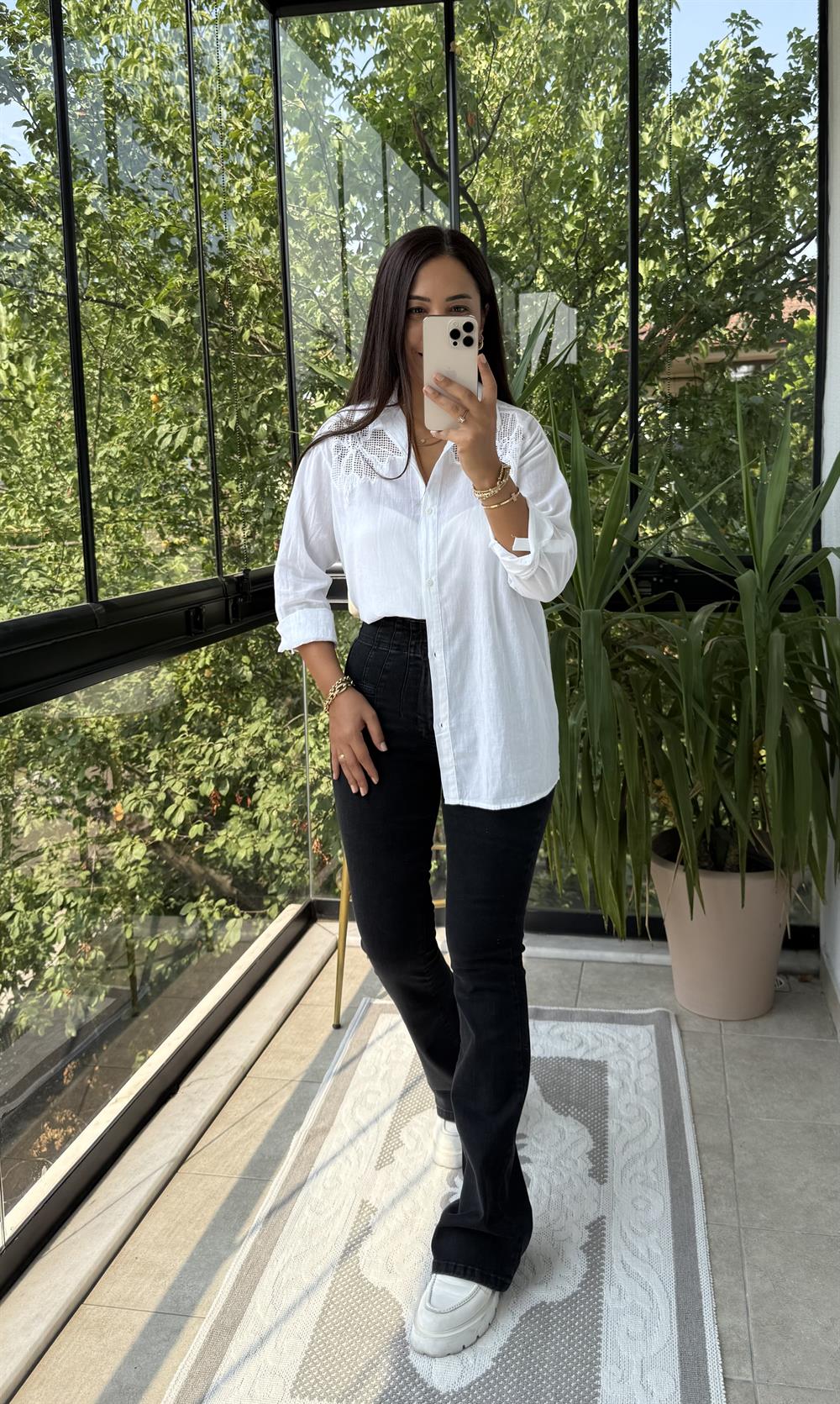 Omzu File Çiçekli Pamuklu Gömlek Beyaz