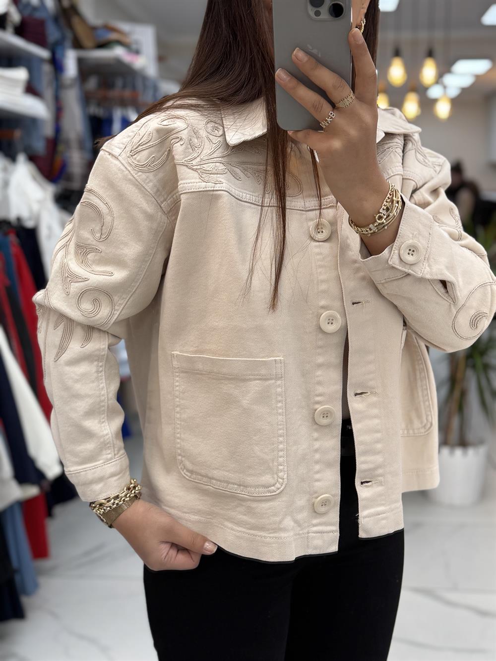 Omzu Nakışlı Gabardin Ceket Bej