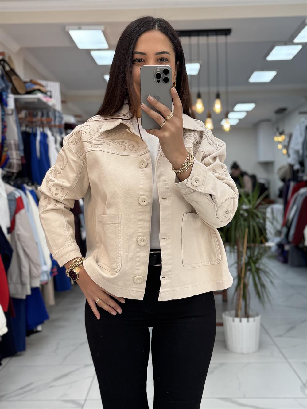 Omzu Nakışlı Gabardin Ceket Bej