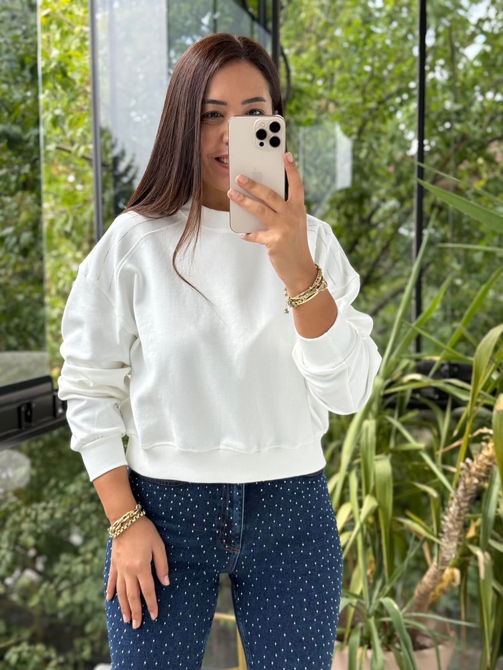 Omzu Sıra Taşlı Sweatshirt Beyaz