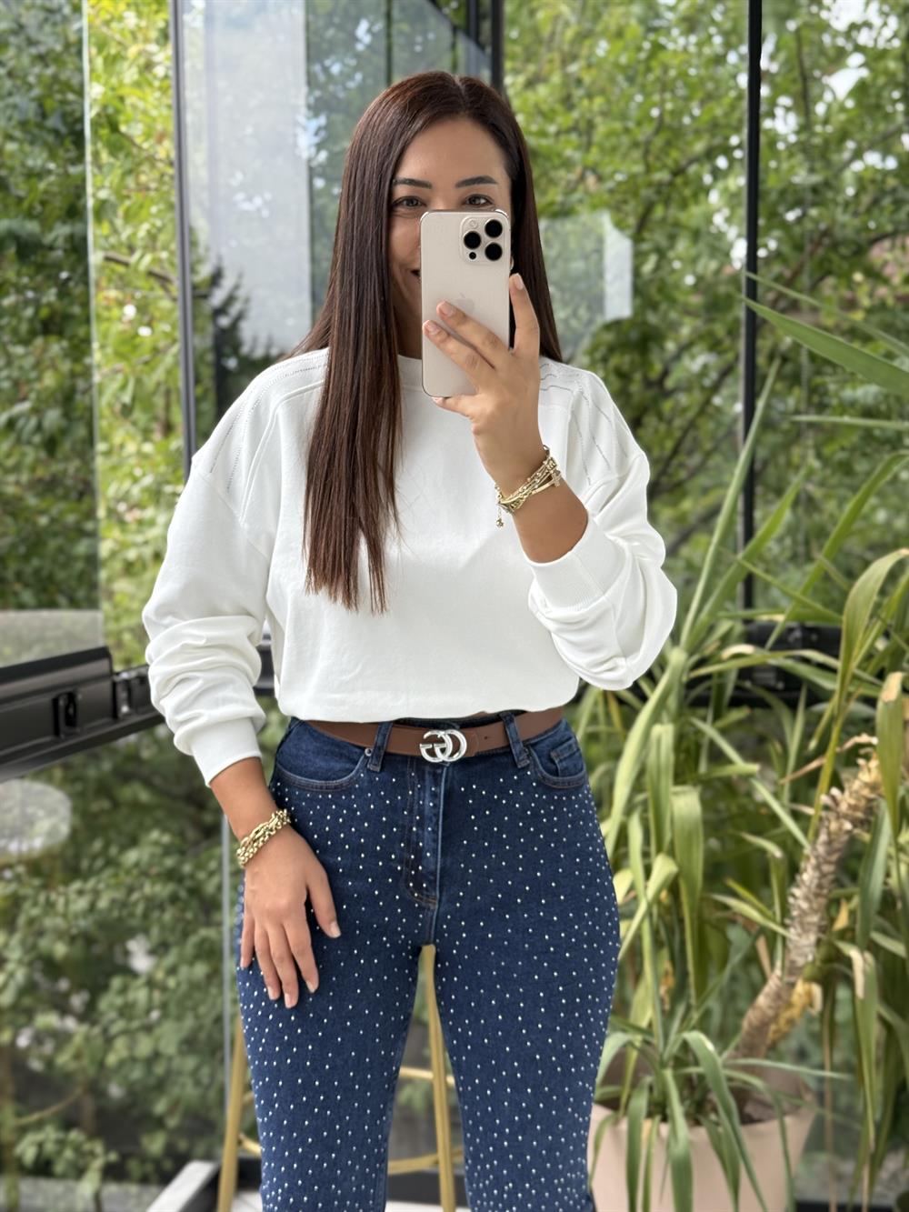 Omzu Sıra Taşlı Sweatshirt Beyaz