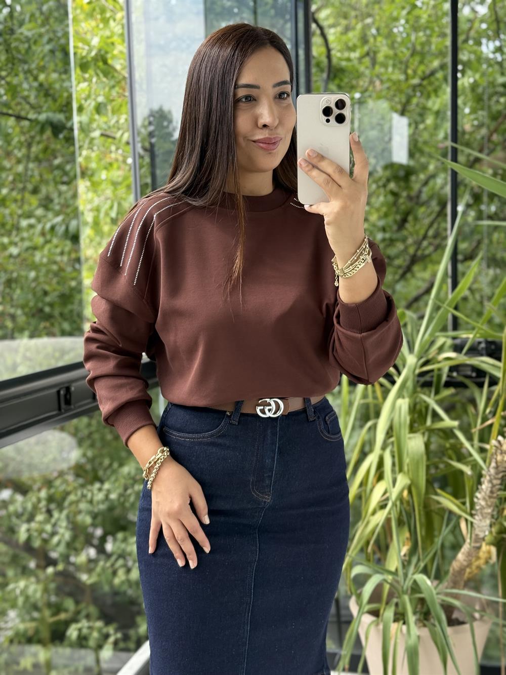 Omzu Sıra Taşlı Sweatshirt Kahve