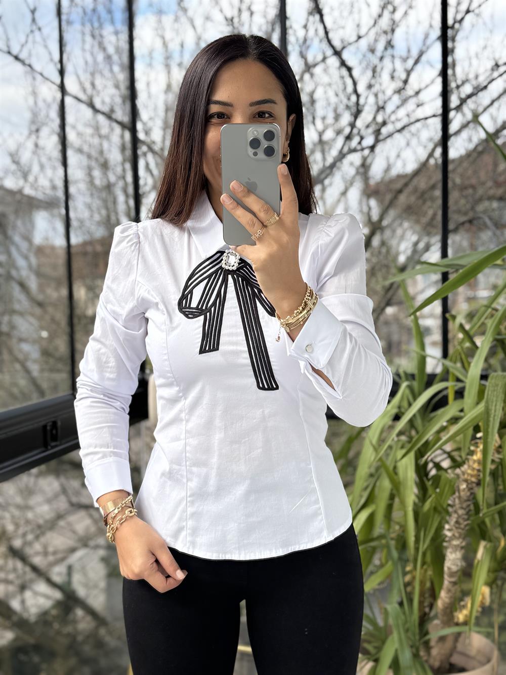 Önü Nakışlı Arkası Fermuarlı Gömlek Beyaz