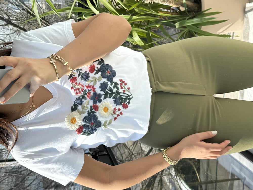 Pamuklu Tişört Çiçek Nakışlı