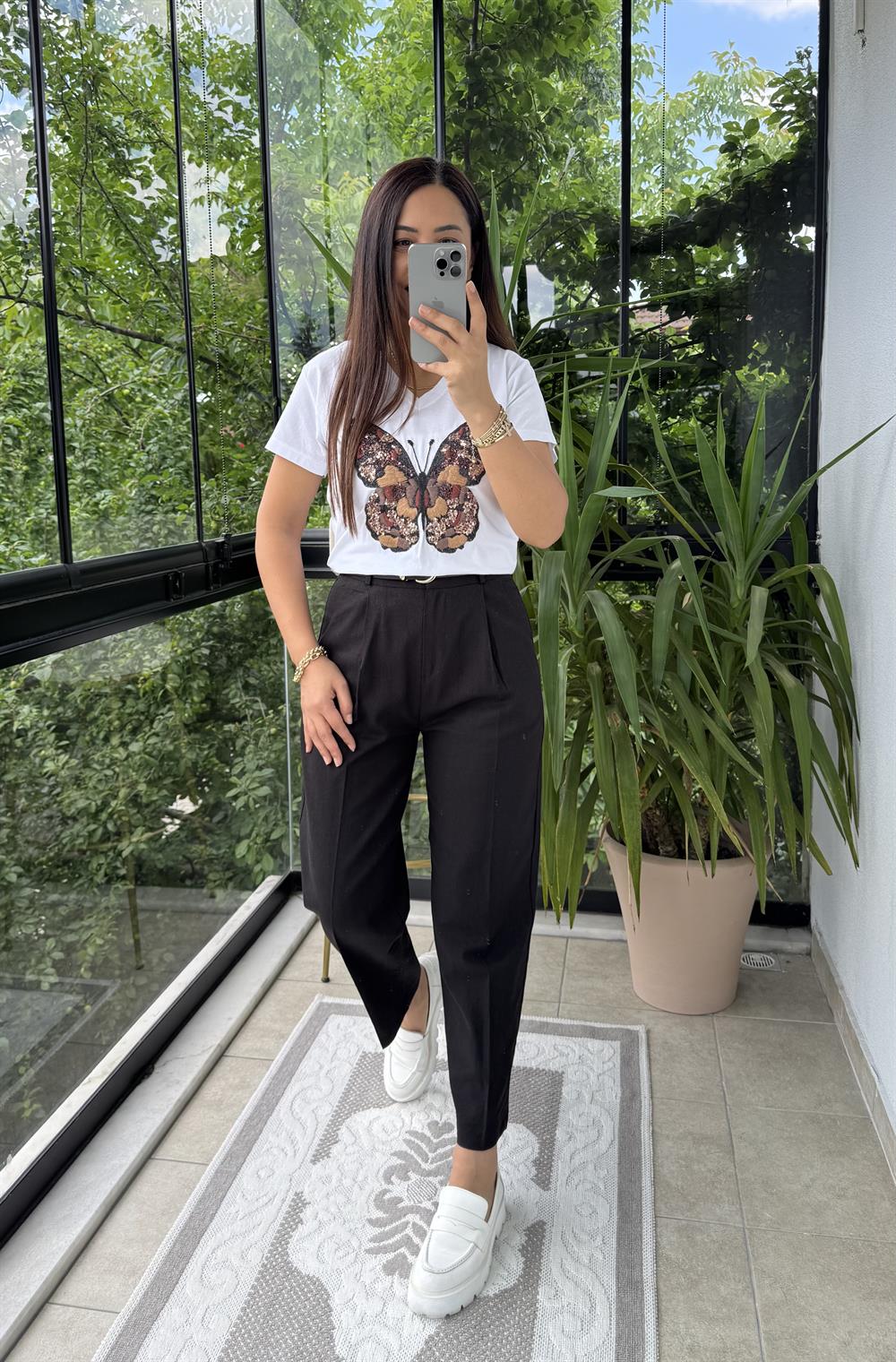 Önü Kelebek İşlemeli Tişört Beyaz