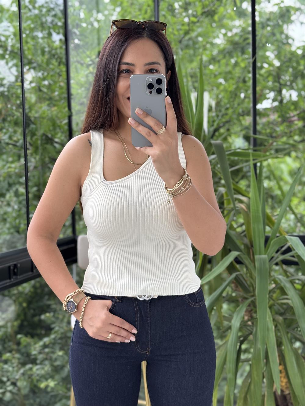 Pencere Detaylı Atlet Krem