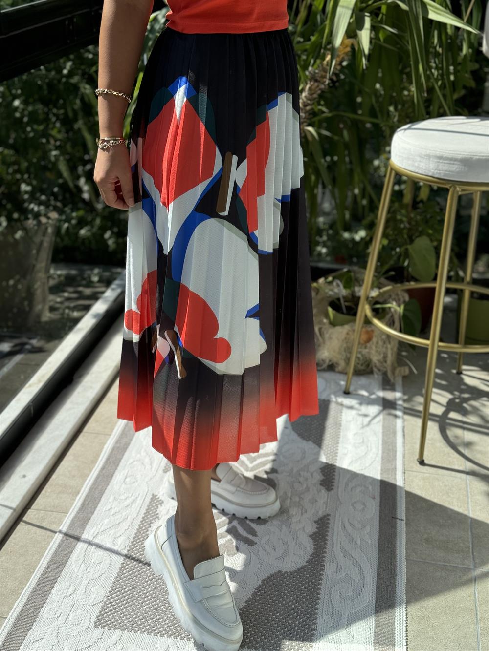 Pileli Desenli Etek Nar Çiçeği