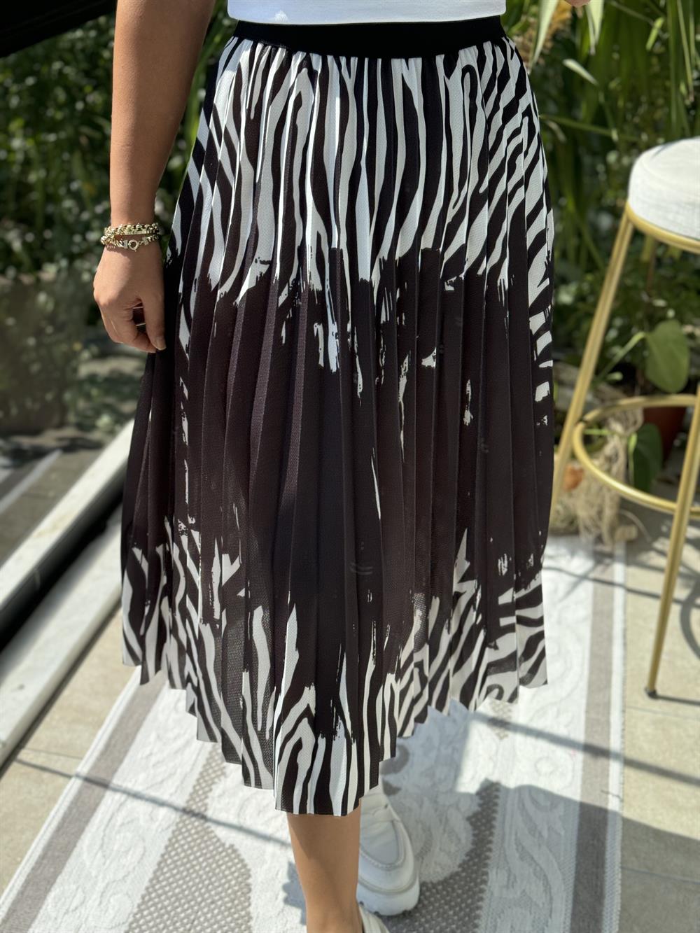 Pileli Desenli Etek Siyah-Beyaz