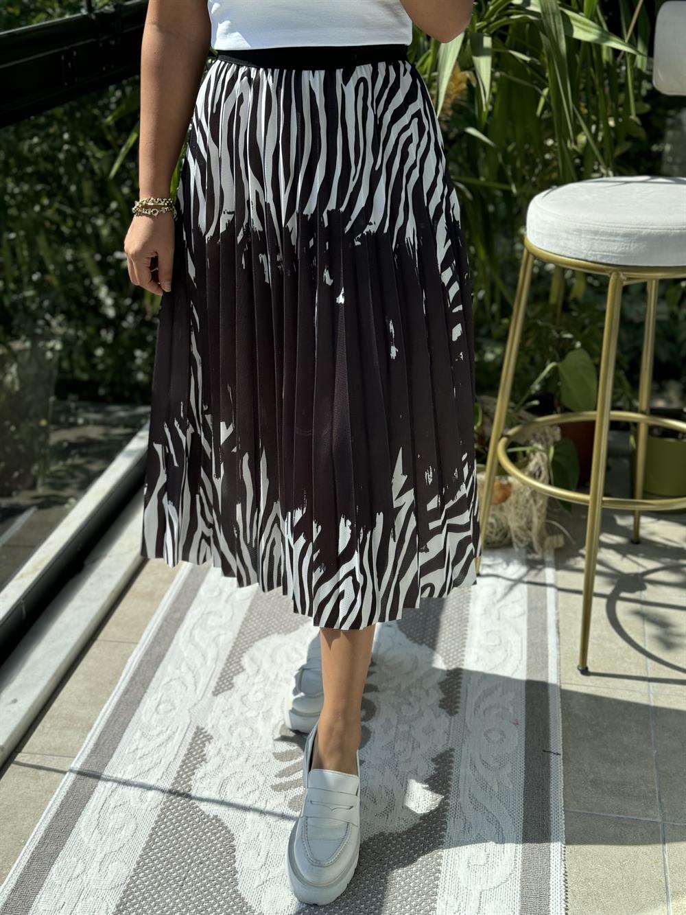 Pileli Desenli Etek Siyah-Beyaz