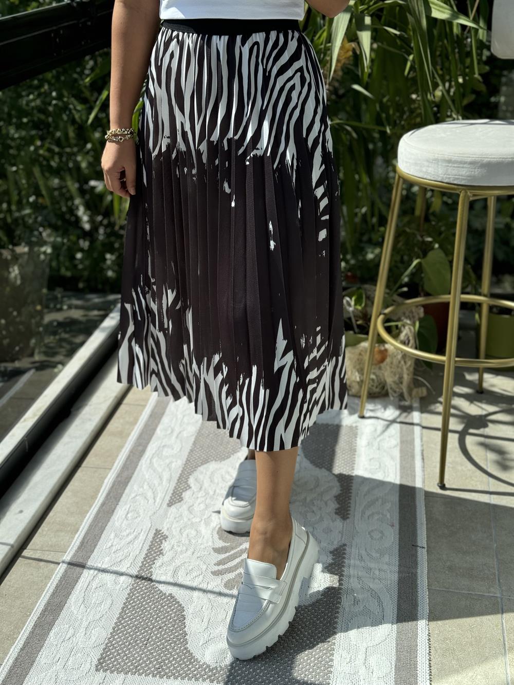 Pileli Desenli Etek Siyah-Beyaz