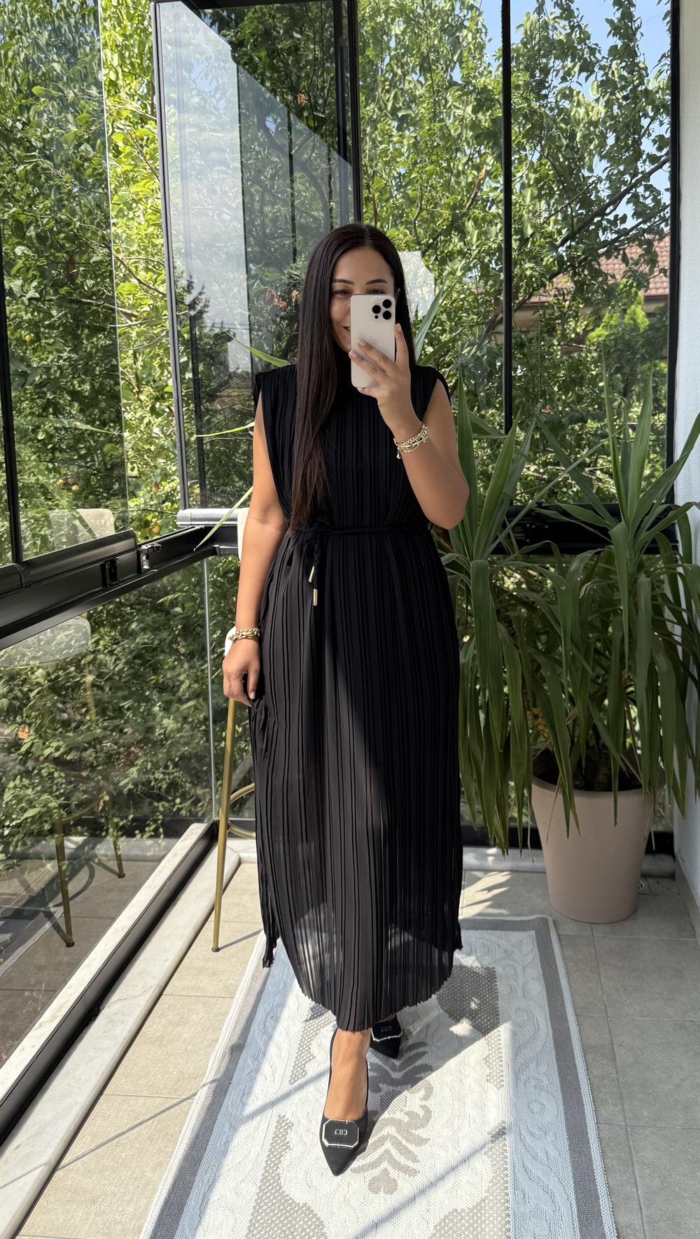 Piliseli Elbise Siyah