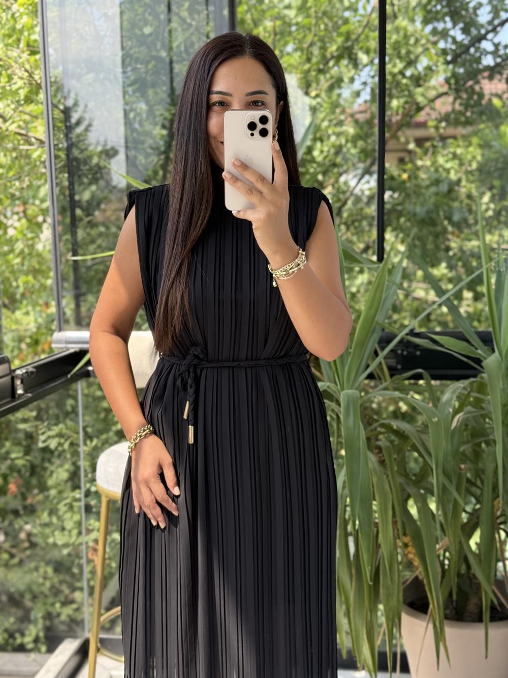 Piliseli Elbise Siyah