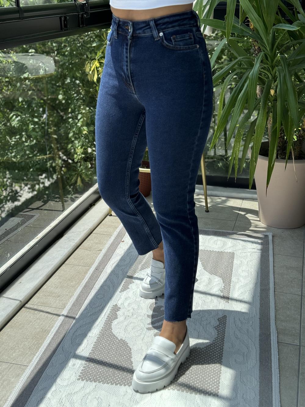 Premium Kalite Kesik Paça Jean Koyu Düz Lacivert