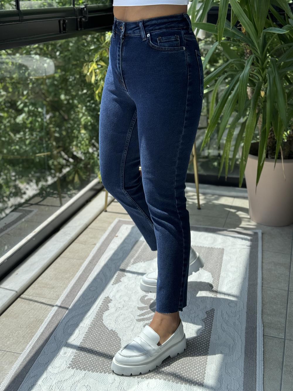 Premium Kalite Kesik Paça Jean Koyu Düz Lacivert