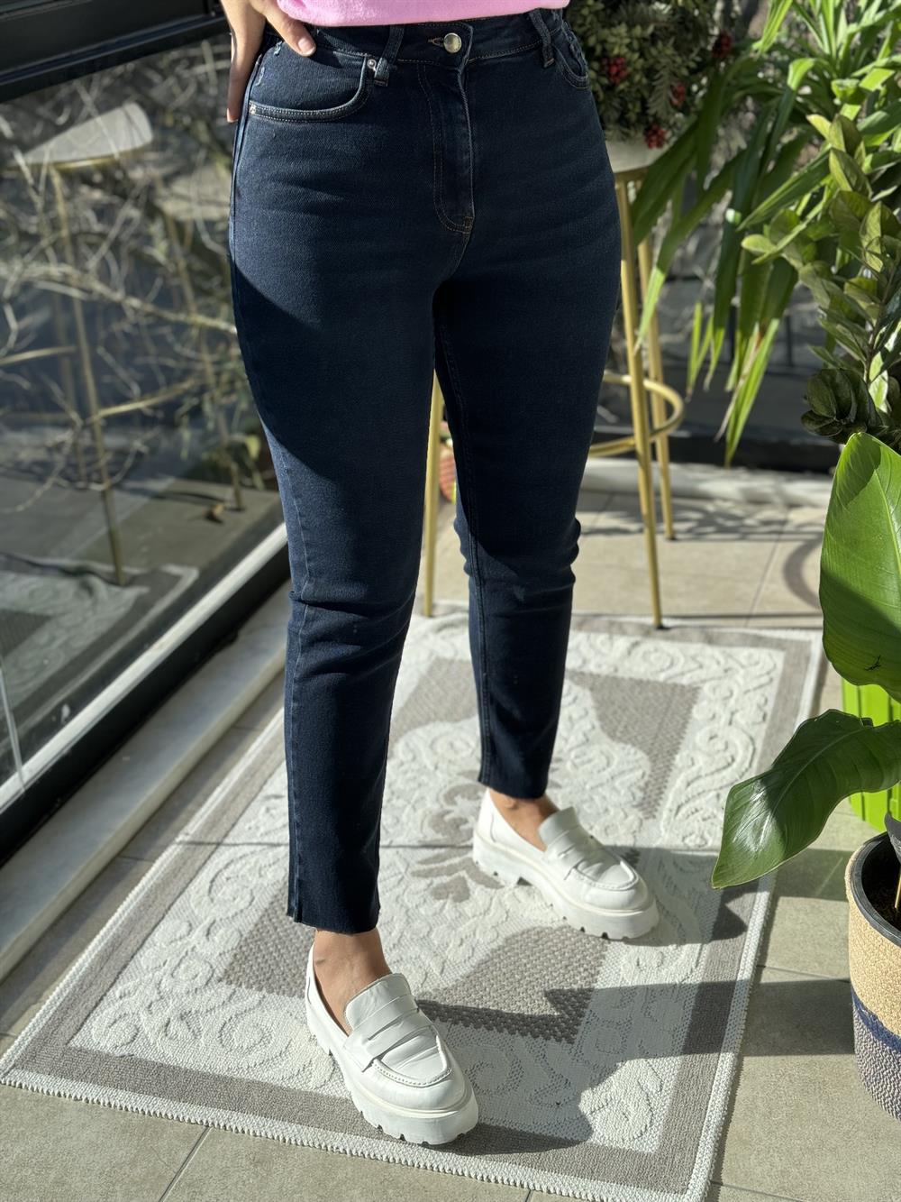 Premium Kalite Kesik Paça Jean Koyu Lacivert