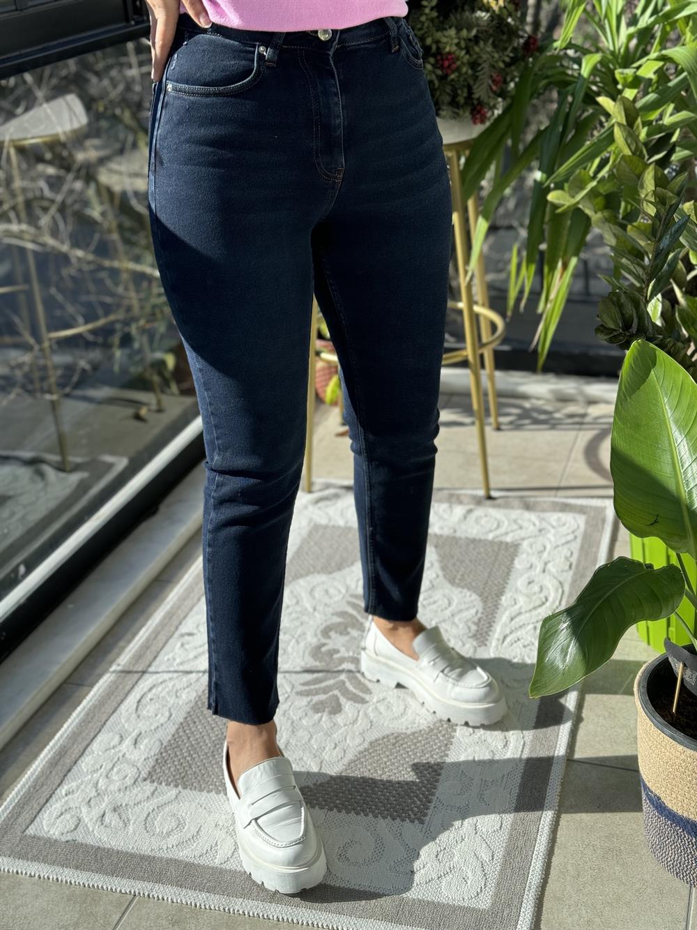 Premium Kalite Kesik Paça Jean Koyu Lacivert