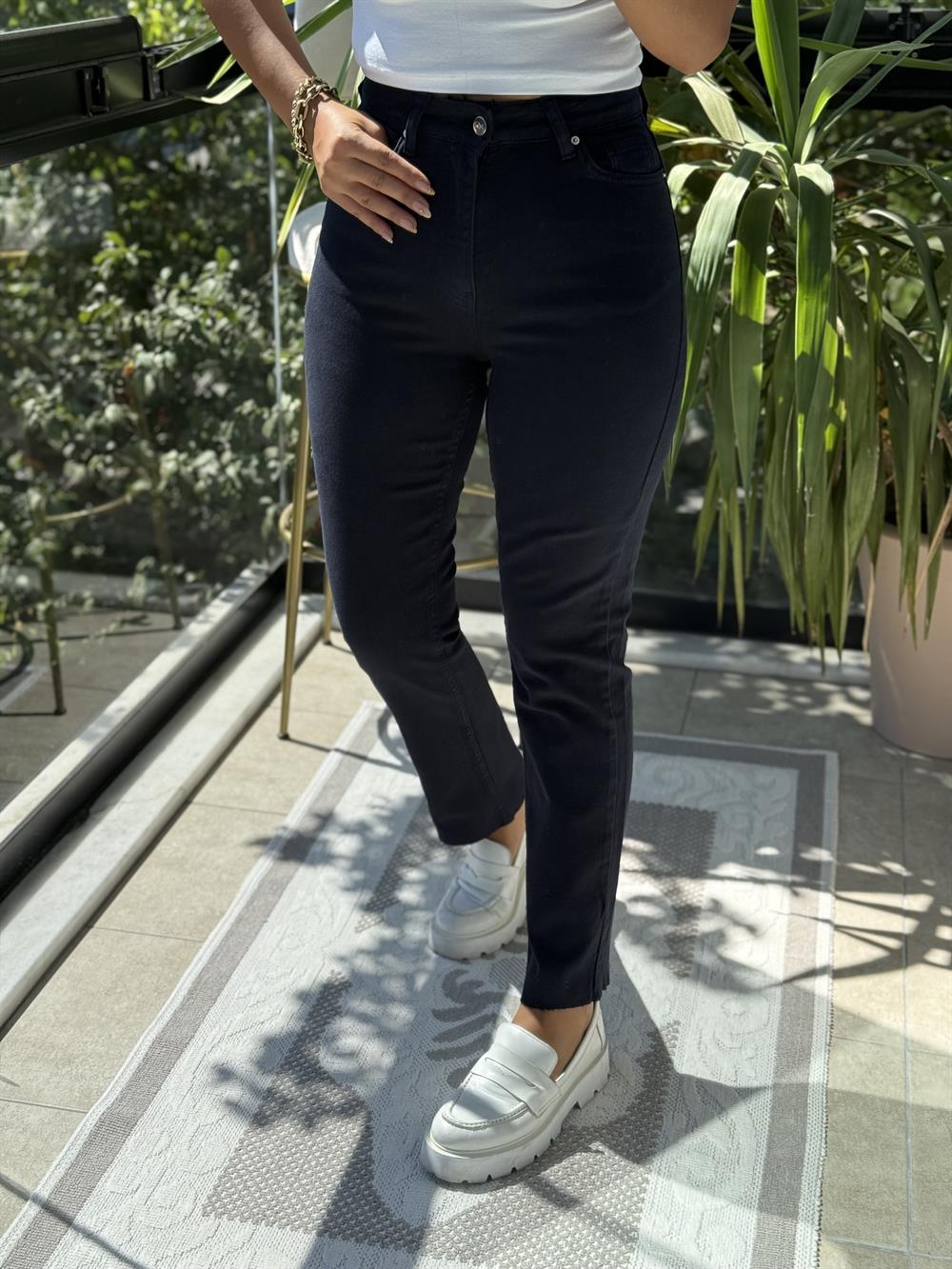 Premium Kalite Kesik Paça Jean Lacivert