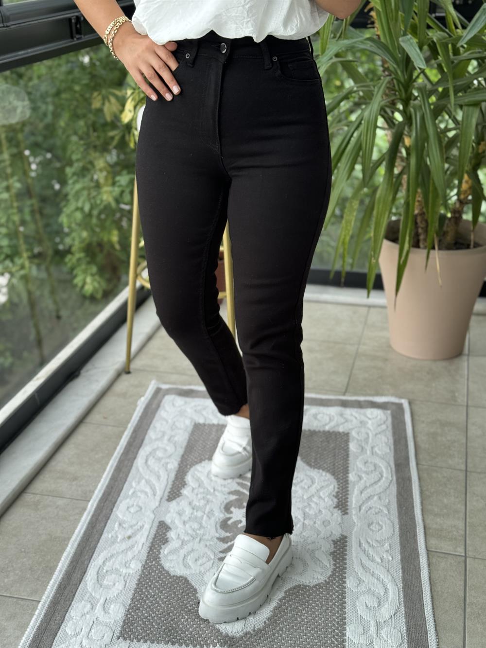 Premium Kalite Kesik Paça Jean Siyah