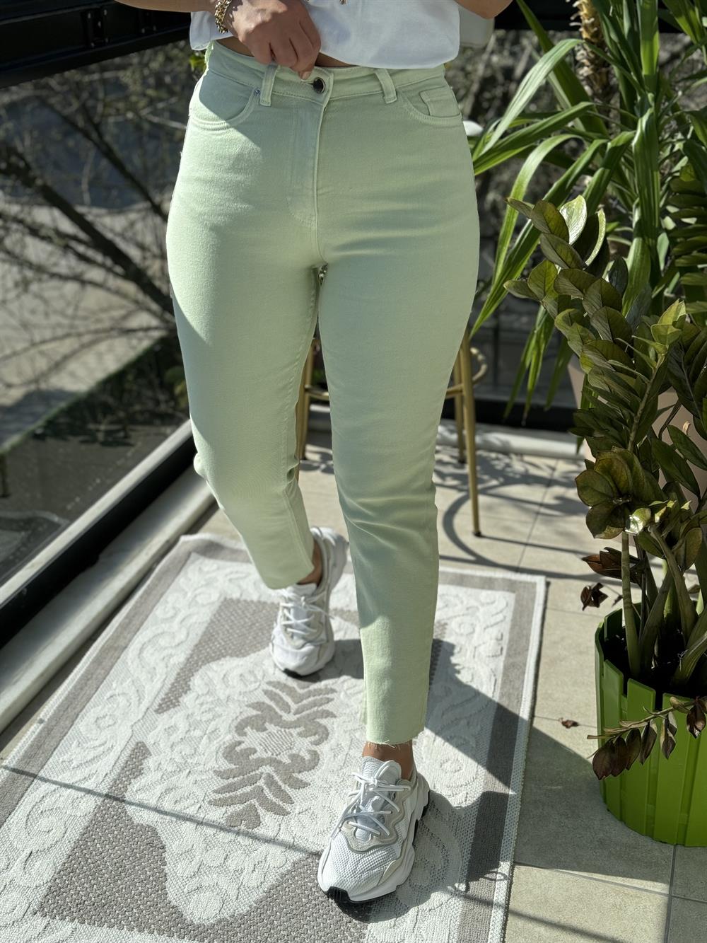 Premium Kalite Renkli Kesik Paça Jean Su Yeşili