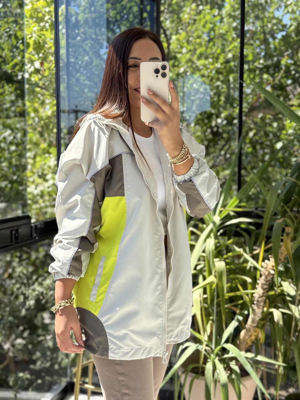 Renk Bloklu Yağmurluk Taş