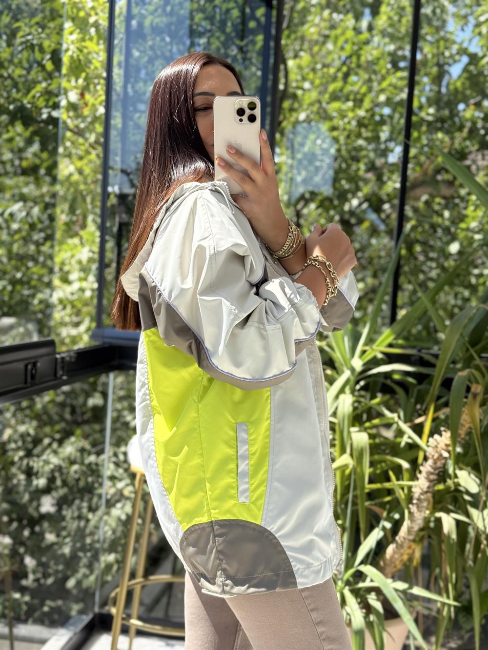 Renk Bloklu Yağmurluk Taş